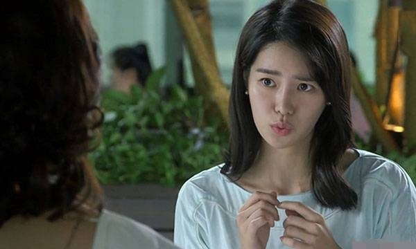 Cùng chồng góp tiền mua nhà, lúc lật sổ đỏ ra thì chết sững thấy tên em gái chồng ở đó cùng lời giải thích khó chấp nhận của anh-1