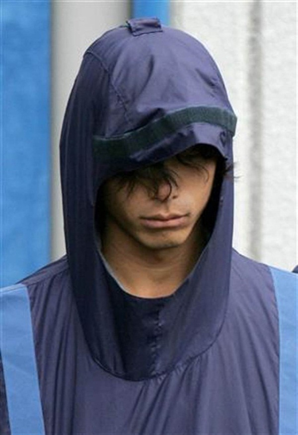 Cưỡng hiếp rồi sát hại cô giáo, tên sát nhân tự phẫu thuật thẩm mỹ cho chính mình hòng thoát tội rồi trở thành thần tượng của hàng ngàn cô gái-10