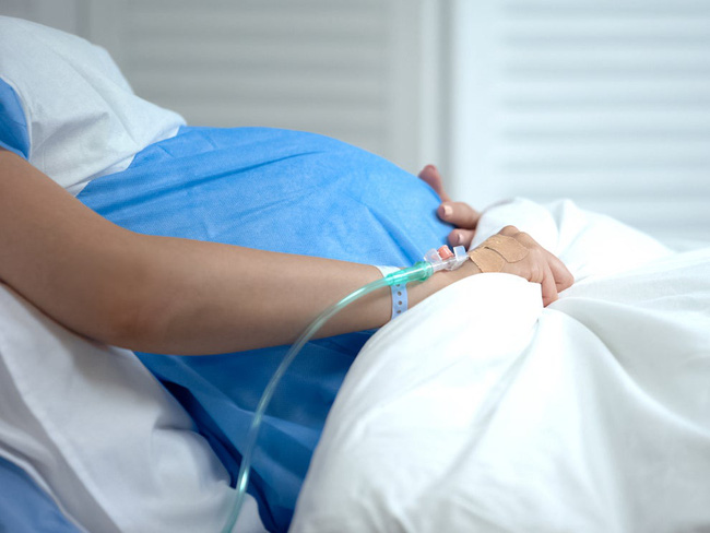 Chồng rạch bụng vợ để kiểm tra giới tính của con khiến thai nhi chết lưu trong bụng mẹ-1