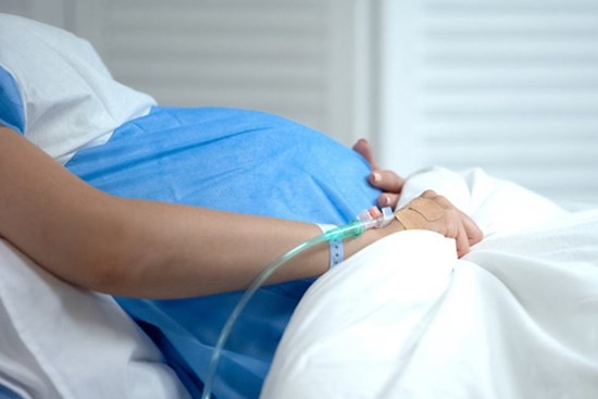 Chồng rạch bụng vợ để kiểm tra giới tính của con khiến thai nhi chết lưu trong bụng mẹ