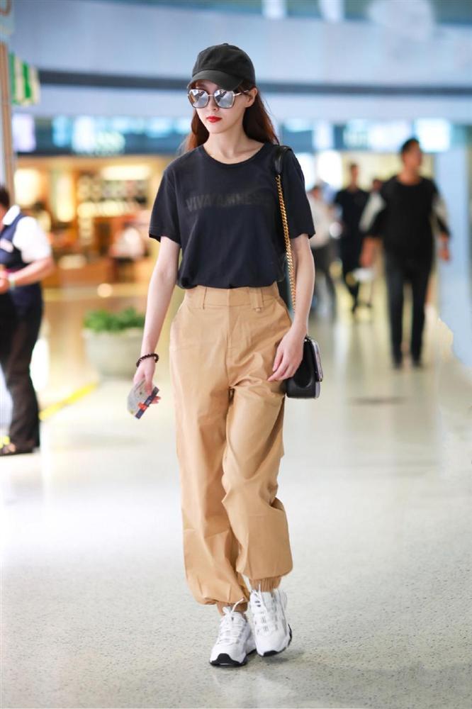 Quên quần ống suông đi, bạn hãy update ngay 3 kiểu quần này để style lột xác từ tầm tầm lên chất chơi tức thì-4