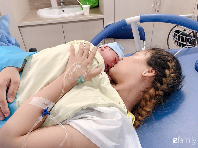 Mẹ 9x kể chuyện đi đẻ nhanh như chớp: Nằm trên bàn đẻ vẫn miệt mài chốt đơn cho khách, rặn 3 hơi là con ra đời-4