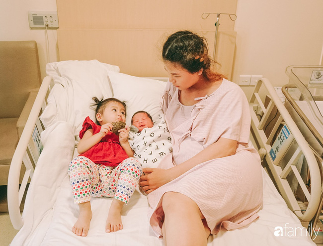 Mẹ 9x kể chuyện đi đẻ nhanh như chớp: Nằm trên bàn đẻ vẫn miệt mài chốt đơn cho khách, rặn 3 hơi là con ra đời-7