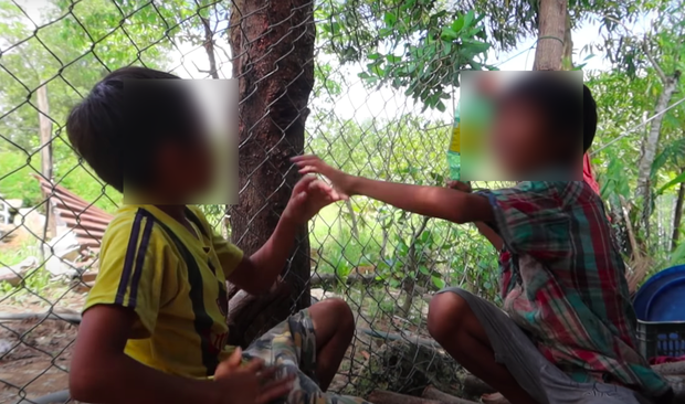 Sốc: Nam vlogger bị YouTube cảnh cáo vì bạo lực trẻ em, mỗi video chỉ còn kiếm được 300k nhưng vẫn bất chấp làm tiếp?-3