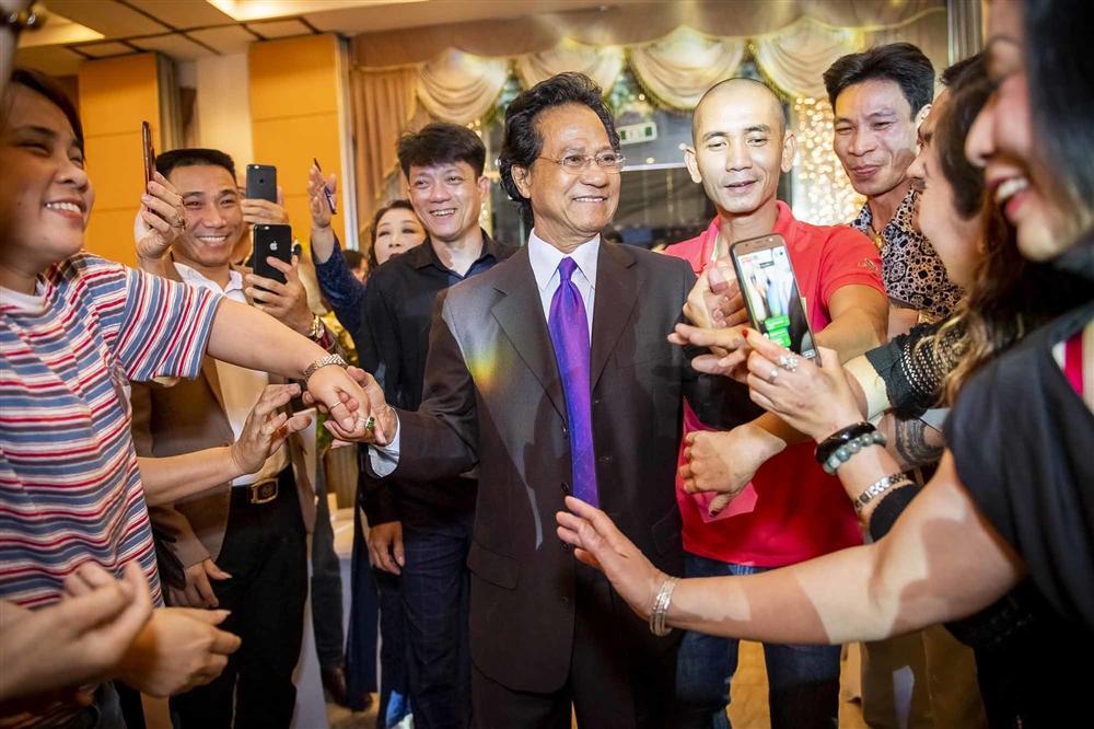 Chế Linh U80 vẫn phong độ, sống cùng người vợ thứ 4 kém 10 tuổi-7