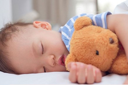 Nếu chuẩn bị cho con ra ngủ phòng riêng, bố mẹ cần nhớ ngay 8 gợi ý này để mọi việc diễn ra thật nhẹ nhàng và vui vẻ