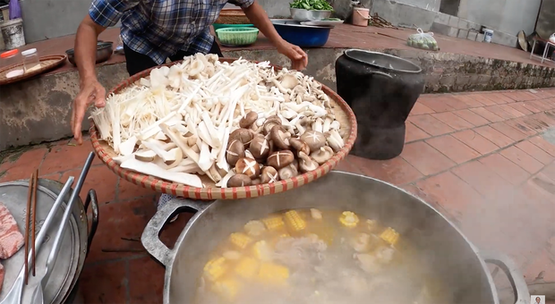 Lắm lùm xùm nhưng cũng cực kỳ hài hước: Xem một clip của Bà Tân Vlog mà đứng hình vài lần vì cách miêu tả của bà-5