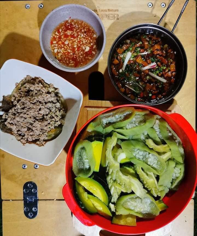 Chồng lên mạng khoe mâm cơm tự tay chuẩn bị, tìm 20 bạn nữ đến ăn cùng để dằn mặt vợ cũ-4