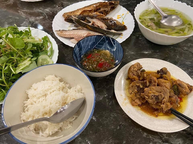 Chồng lên mạng khoe mâm cơm tự tay chuẩn bị, tìm 20 bạn nữ đến ăn cùng để dằn mặt vợ cũ-5