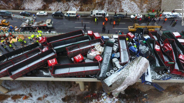 Tai nạn giao thông liên hoàn tại Trung Quốc khiến 18 người thiệt mạng-1