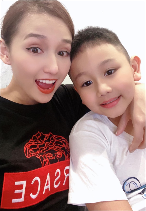 Sinh ra ở vạch đích, quý tử điển trai nhà Lã Thanh Huyền vừa học giỏi lại tự giác làm việc nhà, mẹ nhàn tênh vì khéo dạy con!-1