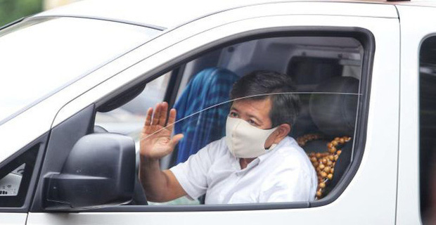 Xe chở bệnh nhân miễn phí của ông Đoàn Ngọc Hải bất ngờ xuất hiện dòng chữ phía sau, cộng đồng mạng rần rần tặng lời khen-1