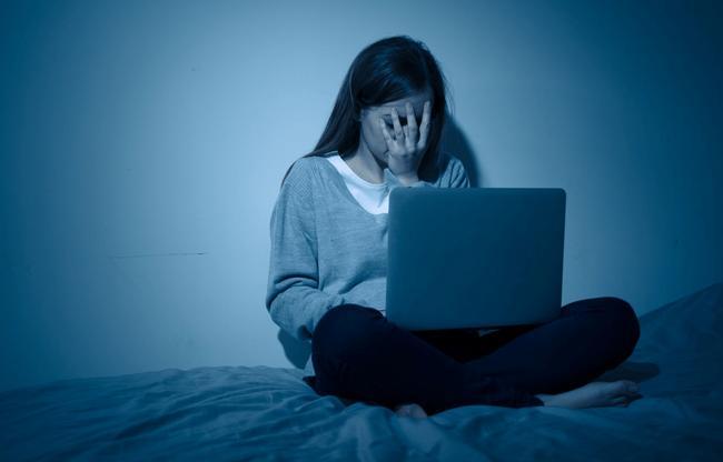 Đằng sau những cái chạm nhẹ trong quán bar, karaoke: Trẻ em trở thành người mua vui câu khách mà không hay biết mình đang bị lạm dụng tình dục-5