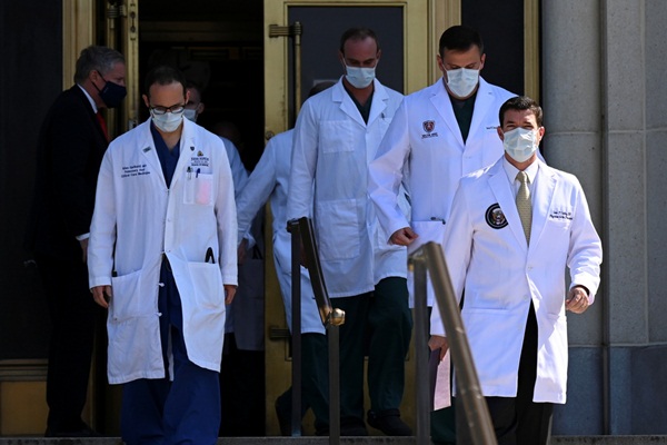 Tổng thống Trump lại bị tụt oxy đột ngột-1