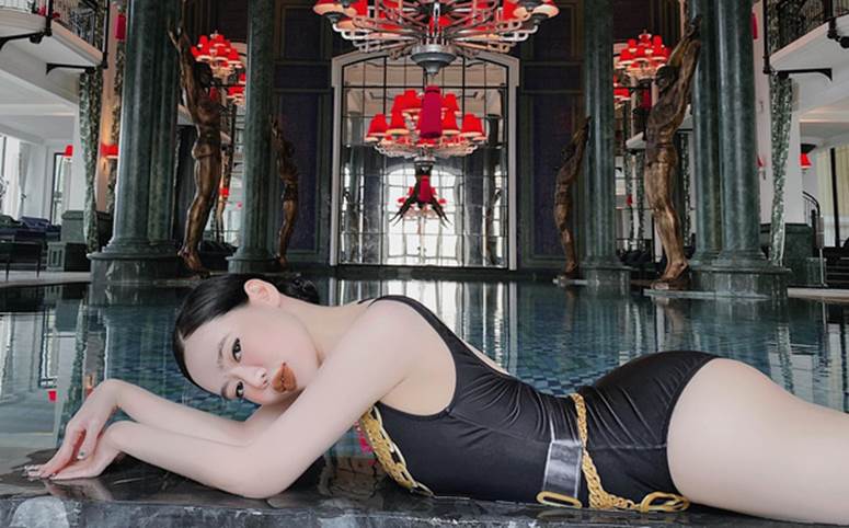 Con dâu ông trùm điện tử Sài Gòn khoe dáng cực gắt với bikini, sexy hết biết-3