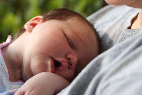 Càng lớn con càng xấu, ông bố nghi ngờ đưa con đi xét nghiệm, ngẩn ngơ nhận kết quả-2