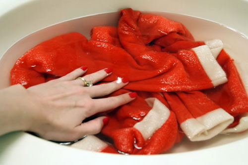 Bí quyết để áo len luôn bền đẹp, giữ dáng cho bạn mùa đông điệu đà và ấm áp mà không lo bai xù hay biến dạng-6