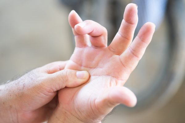 Bàn tay của những người hay đau ốm, dễ mắc bệnh thường lên tiếng cảnh báo qua 5 dấu hiệu này: Ai cũng từng mắc nhưng lại bỏ qua-2