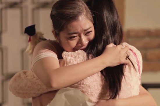 Nhìn cô bạn thân giàn giụa nước mắt đau khổ vì bị chồng phản bội mà tôi chỉ muốn hét lên: