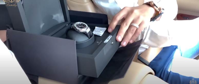 Cháu gái ông trùm nhựa Long Thành đập hộp quà kỷ niệm ngày cưới phụ huynh tao lo sương sương cả tỷ bạc-4