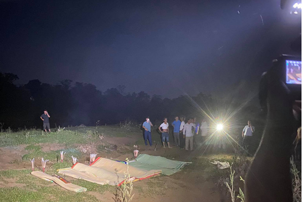 Tai nạn 5 người chết ở Nghệ An: Nhân chứng bàng hoàng thấy ô tô lật ngửa dưới đáy sông-5