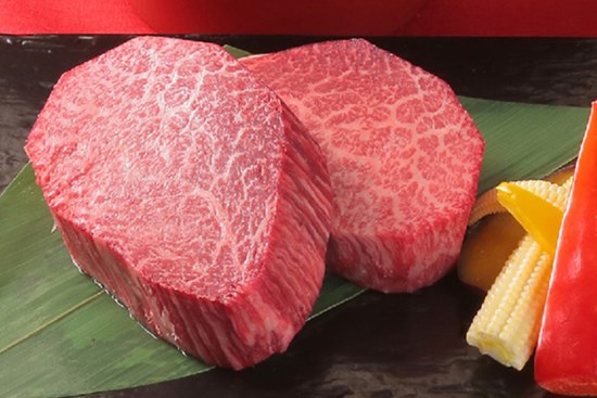 Thịt bò thượng hạng Ozaki có gì đặc biệt mà giá cao ngất ngưởng?