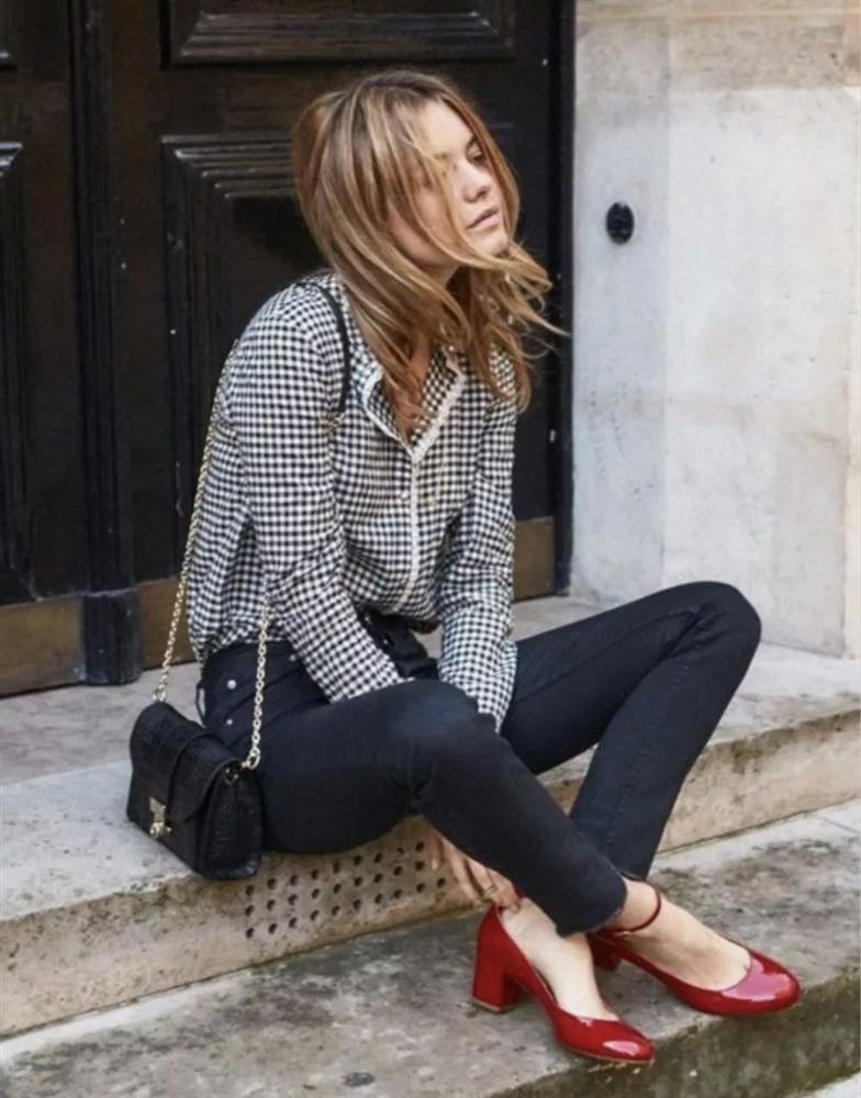 Hãy sắm 1 đôi giày đỏ: Style của bạn sẽ được nâng tầm và trông sang như gái Pháp-5