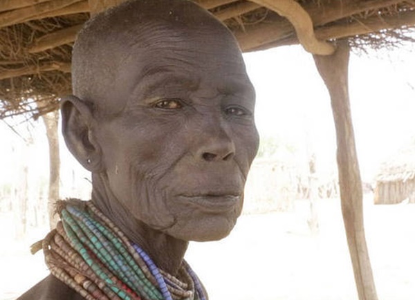 Người mẹ bất hạnh sinh 15 đứa con đều lần lượt bị ném cho cá sấu ăn thịt với lý do khó tin-2