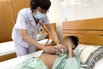 Bé trai 14 tuổi ở Kiên Giang nhiễm khuẩn bí ẩn, tính mạng nguy kịch sau khi vô tình vấp té trên sà lan-4