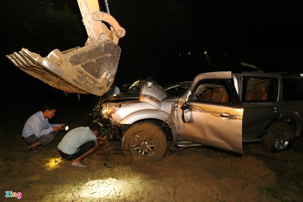 Lúc chiếc xe được kéo lên, 3 người bên trong đã chết-2