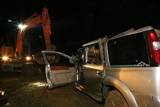 'Lúc chiếc xe được kéo lên, 3 người bên trong đã chết'