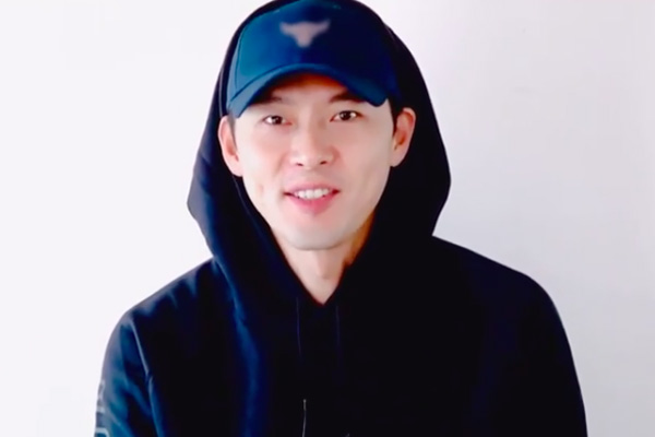 Hyun Bin lộ ngoại hình thật trong ảnh chất lượng thấp được người qua đường chụp lại-3