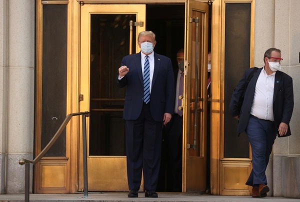 Ông Trump rời bệnh viện, tiếp tục chữa trị ở Nhà Trắng-1