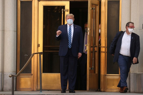 Tổng thống Donald Trump xuất viện, tháo khẩu trang ngay tại Nhà Trắng-3