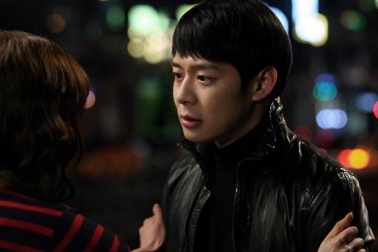 Thấy vợ bước vào nhà nghỉ, chồng vội vàng đi theo rồi sau đó ôm mặt khóc nức nở vì hạnh phúc