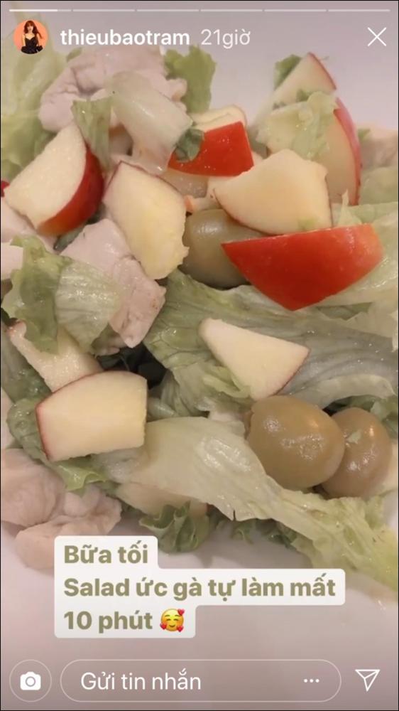 Ăn ngon mà vẫn đẹp da, giữ dáng, lại chỉ mất 10 phút, chị em hãy tự làm món salad ức gà rau củ như bạn gái của Sơn Tùng M-TP-3