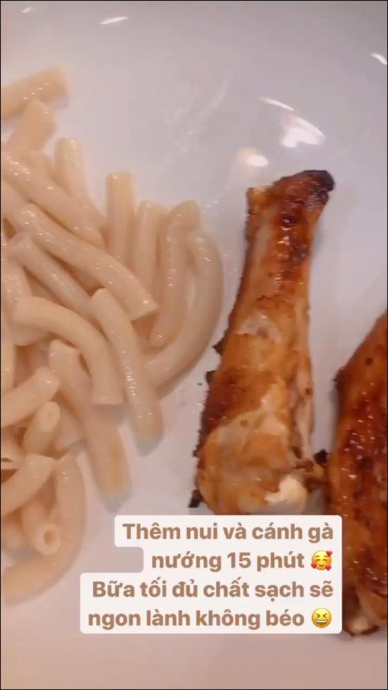 Ăn ngon mà vẫn đẹp da, giữ dáng, lại chỉ mất 10 phút, chị em hãy tự làm món salad ức gà rau củ như bạn gái của Sơn Tùng M-TP-5