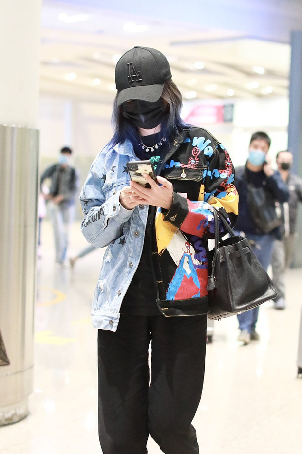 Triệu Vy lần đầu lộ diện giữa bê bối ngoại tình với bồ trẻ: Gương mặt mệt mỏi, tiều tụy cùng thái độ gây chú ý-5