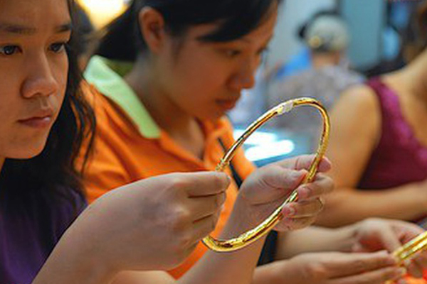 Giá vàng hôm nay 8/10: Áp lực lớn từ quyết định của Donald Trump-2