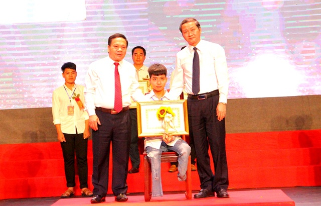 Đạt 28.15 điểm, nam sinh 10 năm cõng bạn đi học trượt NV1 vào Đại học Y Hà Nội, nhưng tiếc nuối nhất là câu chuyện phía sau-3