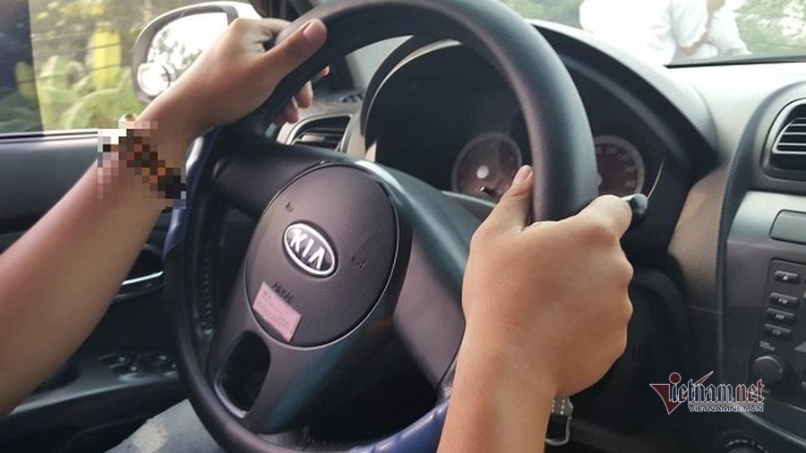 Cái giá của mối tình vụng trộm giữa sếp bà và phi công trẻ-1