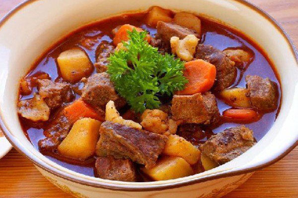 Khi hầm thịt bò nên chần qua hay cho vào nấu luôn? Nếu làm sai thịt không thơm ngon-1