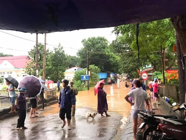 Lào Cai mưa lớn kỷ lục 63 năm qua gây ngập lụt cuốn trôi nhà dân, bé 3 tuổi tử vong-2