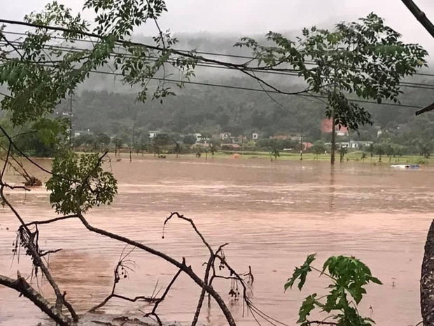 Lào Cai mưa lớn kỷ lục 63 năm qua gây ngập lụt cuốn trôi nhà dân, bé 3 tuổi tử vong-3