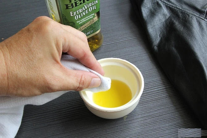 Đẹp sang chảnh, đẳng cấp là thế nhưng nếu không biết cách làm sạch túi da thì đừng trách đắt mà dùng nhanh hỏng-11