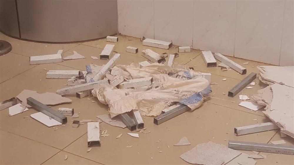 Sập trần bệnh viện ngàn tỉ, bệnh nhân một phen hú vía-3