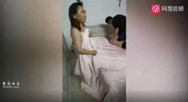 Chồng bắt quả tang vợ ngoại tình cùng trai lạ nhưng bất ngờ gặp con ruột tại hiện trường, phản ứng của người con khiến dân mạng ngớ người-1