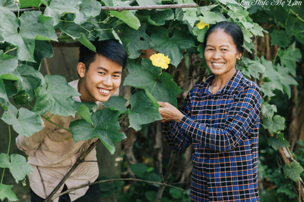 Tin vui đầu năm mới, video gói bánh chưng ngày Tết của Ẩm thực mẹ làm được Fanpage Youtube 100 triệu người theo dõi chia sẻ, giới thiệu đến toàn thế giới-2