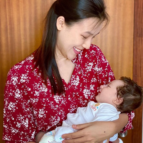 Hoàng Oanh khoe cận mặt con trai lai Tây, đúng là cực phẩm nhan sắc thừa hưởng từ bố mẹ-2