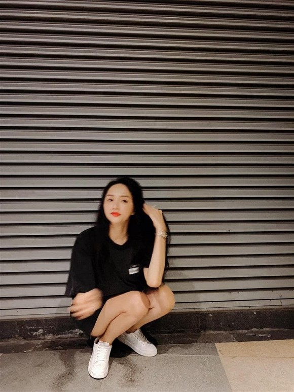 Sau khi chính thức về ra mắt phụ huynh, Hương Giang xin phép không làm Hoa hậu một hôm để làm điều này-1